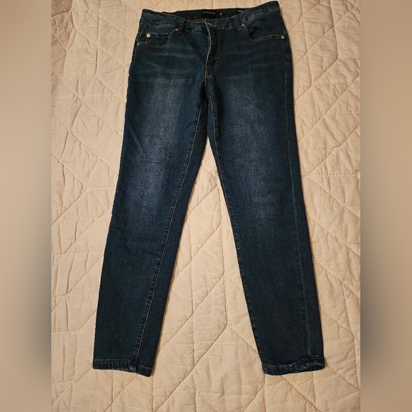 Tahari Denim - Tahari- Chloe - Fit Solution Skinny- Size 10/30
